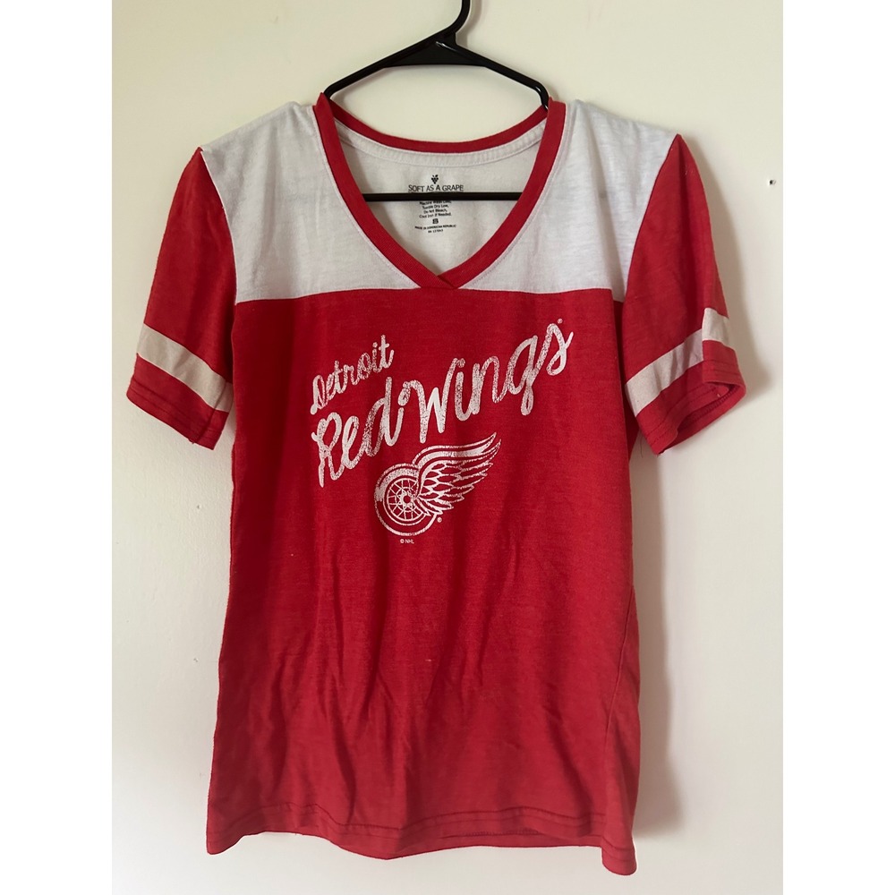 Soft As A Grape Detroit Red Wings V-Neck Graphic T-Shirt Red White Womens Small
